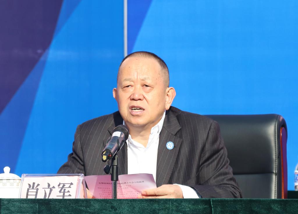 校党委书记肖立军致辞